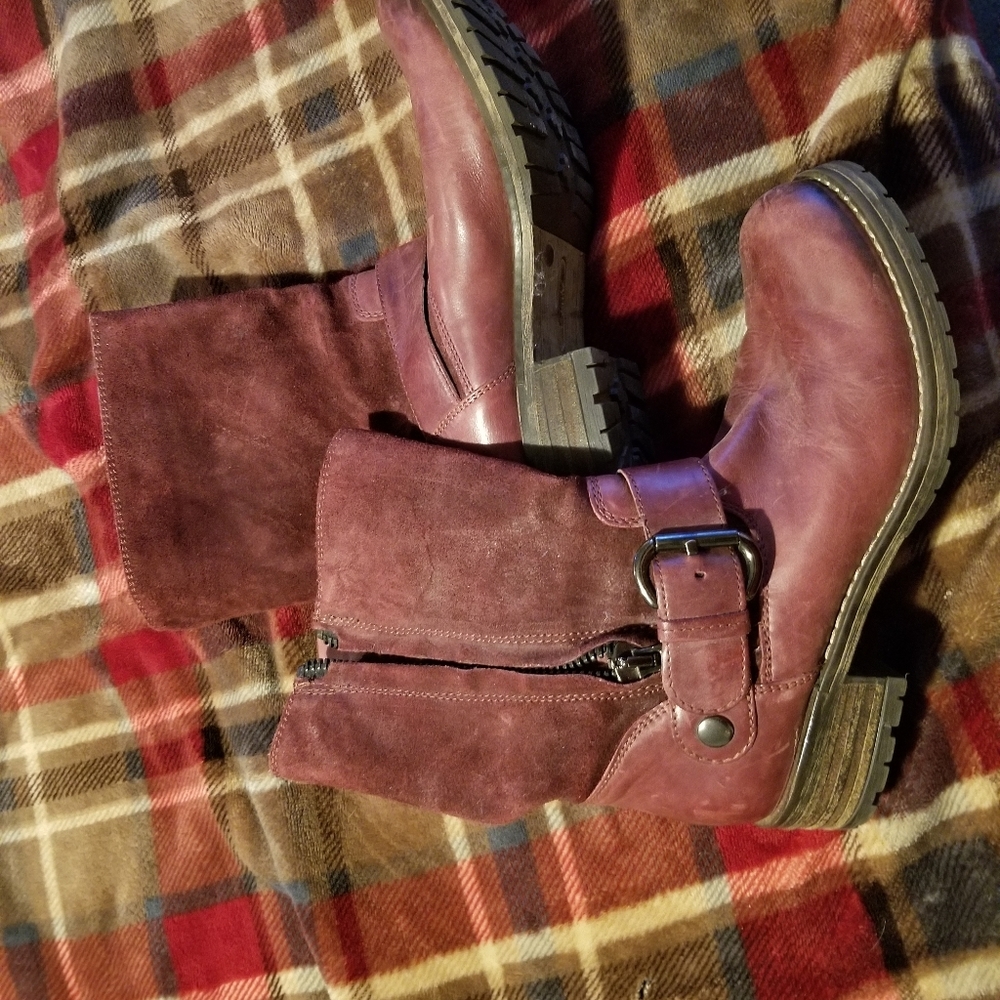 Clark's boots - Picture 1 of 3